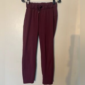 Lululemon On the Fly Pant Maroon Size 2 EUC